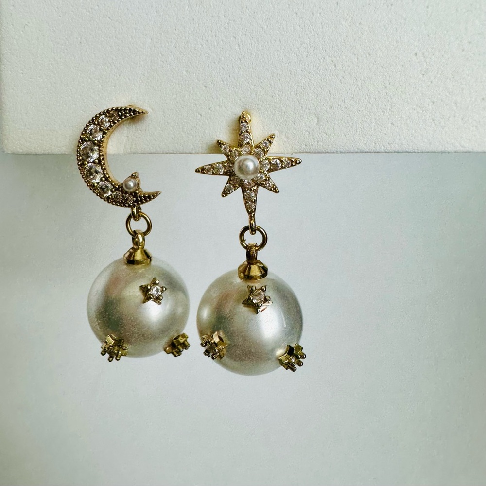 Star & Moon Asymmetrical Faux Pearl Drop Gold-Tone Earrings w Crystal Stars✨ - Picture 7 of 7